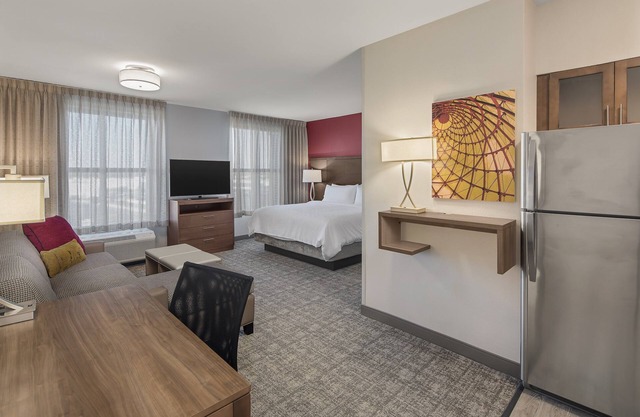 Suite con ducha adaptada | Wi-Fi gratis, desayuno gratis + piscina al aire libre