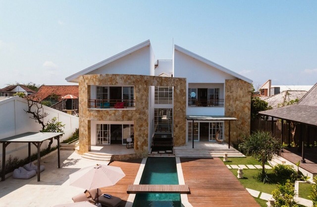 Sukawati Beachfront Luxury 4BDR Villa Private Pool Ocean View Equipped Kitchen
