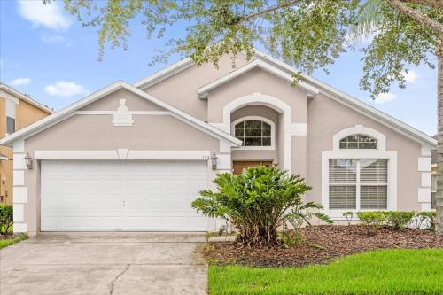 Summer Getaway - 5-Bedroom Home with Private Pool!