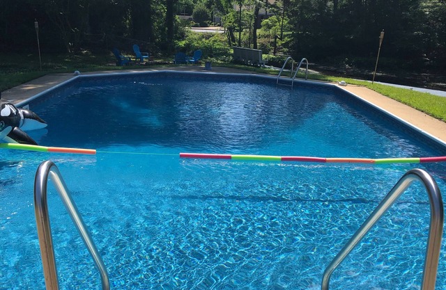Pintoresca casa sureña con piscina y lago