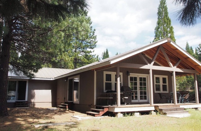 monte Shasta - McCloud - 3BR en 2. 5 acres ahora ahorre 15% en 7 noches