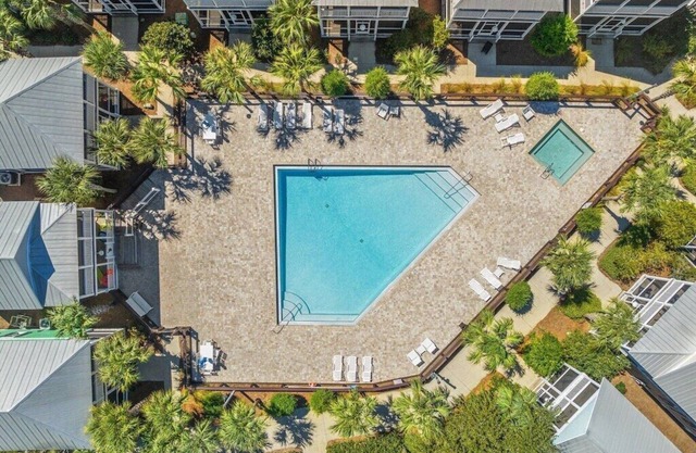 Summer Sale! Gated community w/ pools and hot tub - Near beaches!