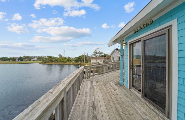 SUMMER SAVINGS - Canalfront Dog Friendly Home in Hatteras with Private Dock