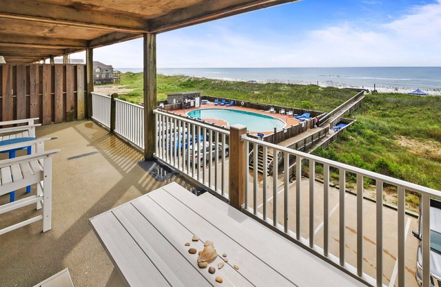 SUMMER SAVINGS - Oceanfront Dog Friendly Condo w/ Private Balcony, Resort Pool