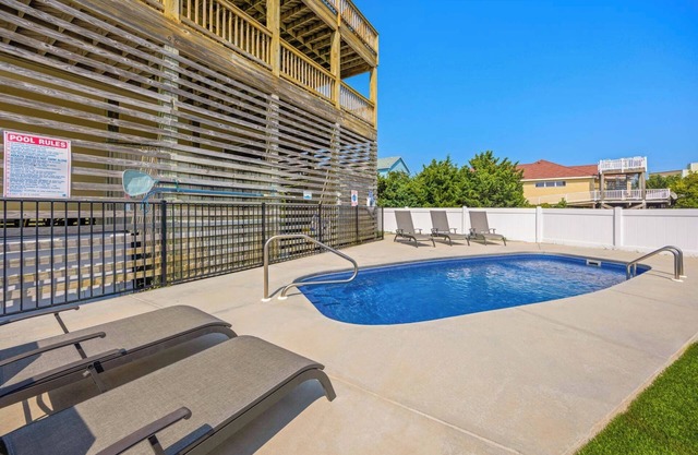 SUMMER SAVINGS- Oceanview Dog Friendly w/ Saltwater Pool, Hot Tub, and Game Room