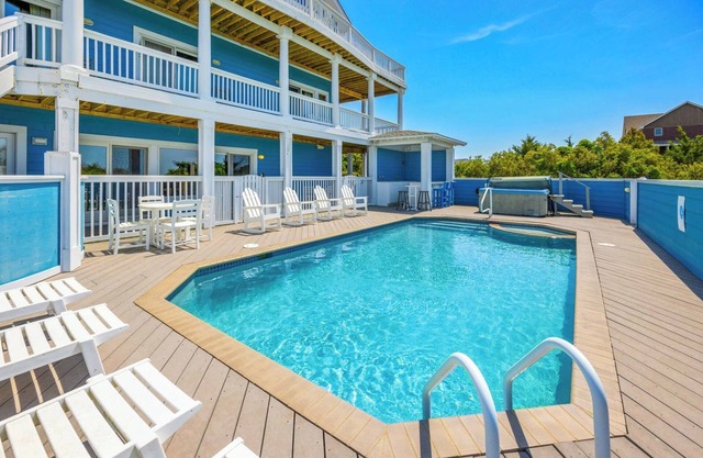SUMMER SAVINGS- Soundfront Dog Friendly w/ Pool, Hot Tub, Elevator, Private Pier