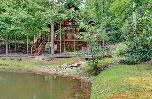 ¡¡BUENA UBICACIÓN!! A minutos del centro de Gatlinburg, alrededores tranquilos,