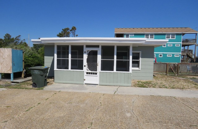 8310 S Old Oregon Inlet Rd.- Justo enfrente del océano con acceso privado a la playa
