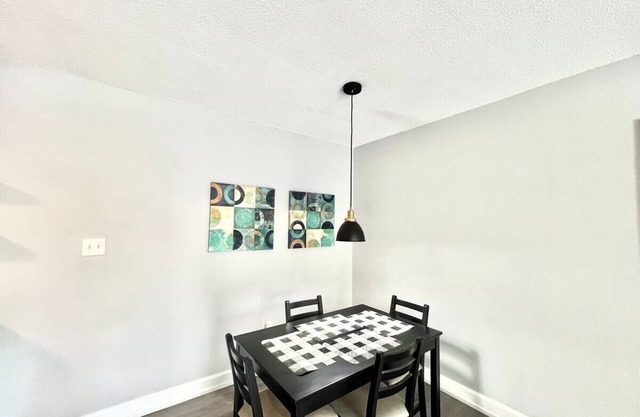 Summit House Condo - Next to UF & Hospitals