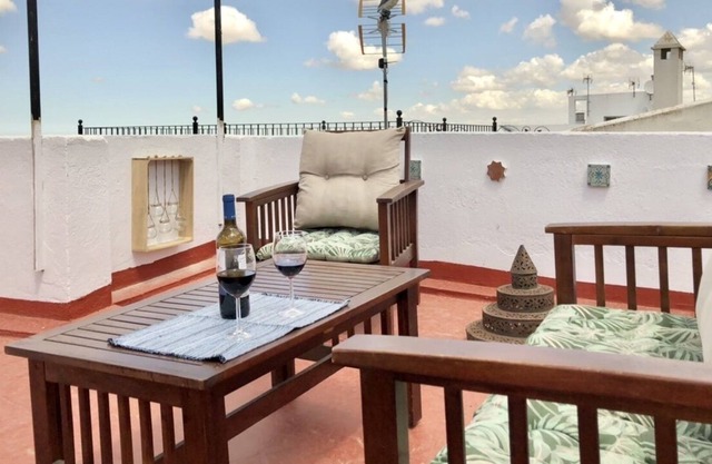 Apartamento SOL. Luminoso y agradable, con azotea privada.