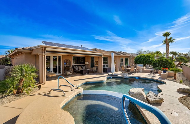 Sun City Grand Oasis - Heated Pool & Fairway Views, Golf Cart Rental Available