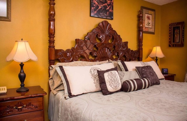 Sunburst Studio Suite with Beach Access and Pool View