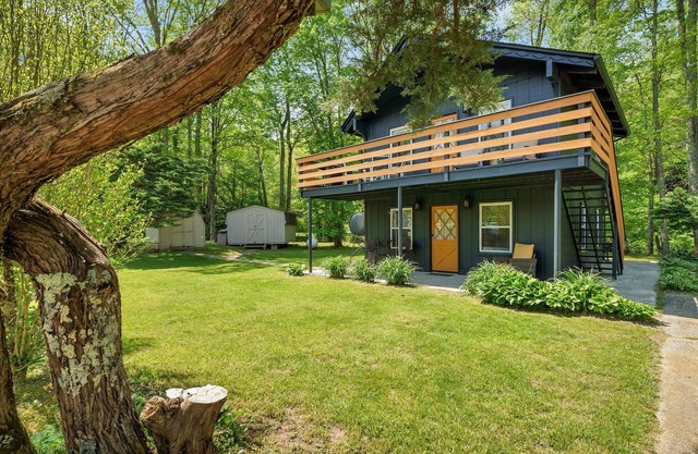 Suncatcher Chalet - *10 min to Linville Falls*