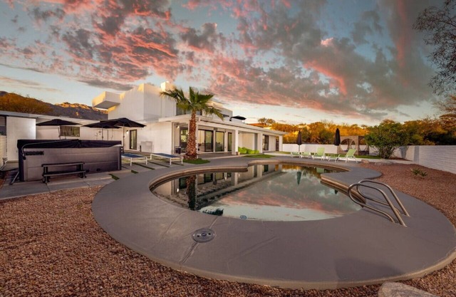 Estate / Home & Guesthouse / 2 Pools / 7 BR & 5 BA