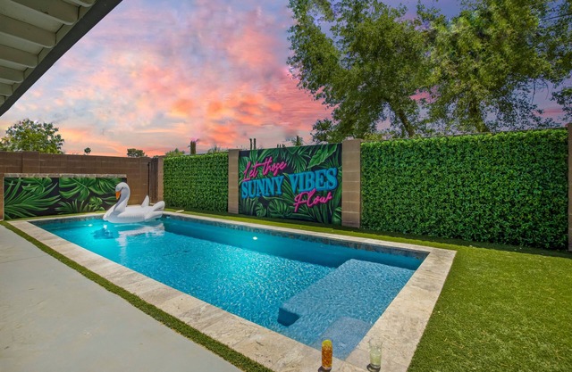 Casa de 4 dormitorios y 2 baños con todas las renovaciones completamente NUEVAS.