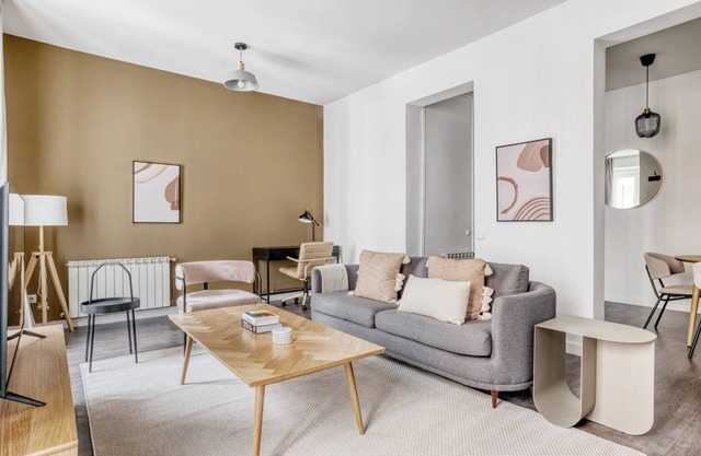 Sunlit Chueca 2BR nr city center, by Blueground