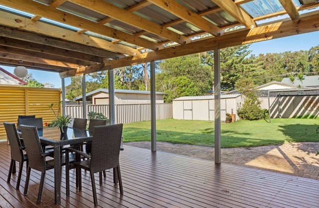 The Lazy Mimosa Retreat stylish 4BR Home Near Beach & Lake