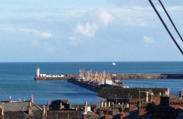 Soleada residencia junto al mar de 1930 con vistas al puerto de Newlyn, cerca de Penzance