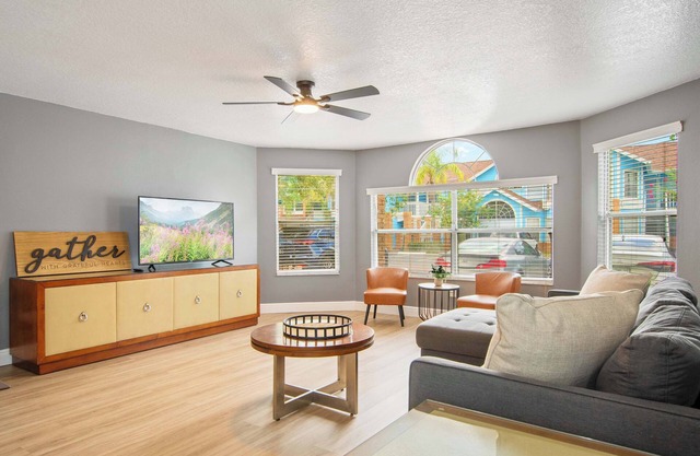 Sunny 3BR Kissimmee Condo with Pool Clubhouse Gym and Minutes to Disney