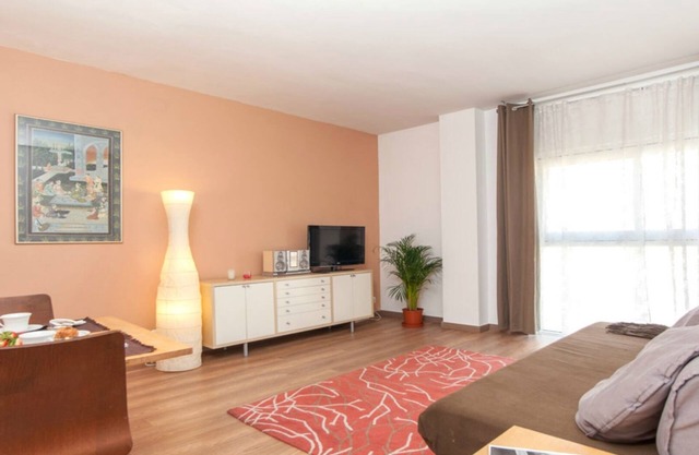 Soleado y acogedor apartamento, céntrico-Sagrada Familia-1
