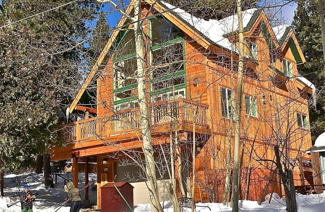 Nuevo Chalet soleado de tres dormitorios Lake Tahoe Chalet en excelente ubicación