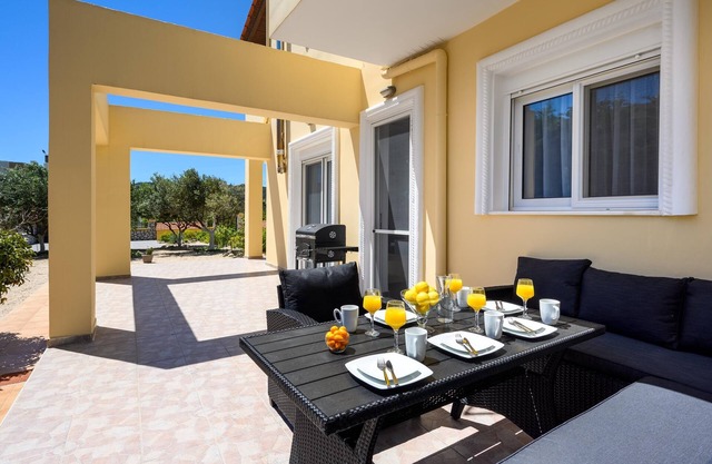 Sunny Garden Apartment 1