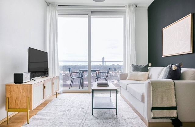 Sunny Landstraße 1BR w/ Pool & Roof Lounge, near Metro U3, by Blueground