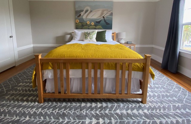 Sunny Large 2 Bedroom Noe/Mission Apartment with Garage Parking