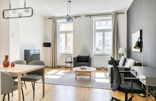 Sunny Margareten 2BR w/ Elevator near Matzleinsdorferplatz, by Blueground