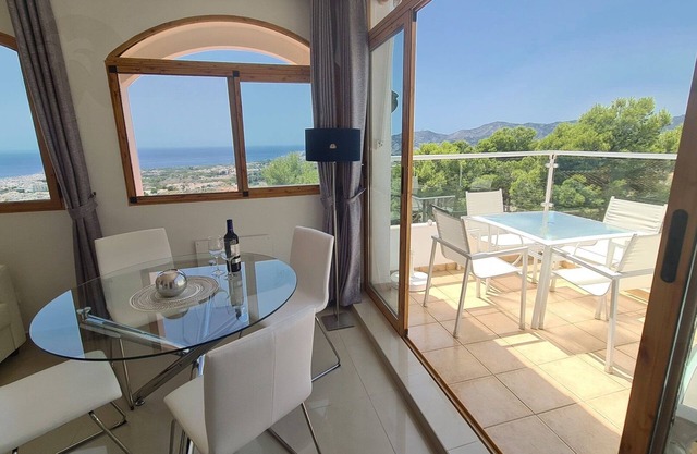 Sunny penthouse with panoramic-terrace, pool and the best sea view in Nerja
