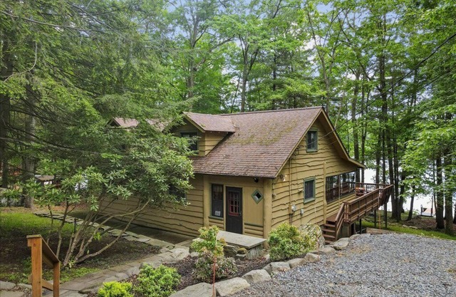 Lago Wallenpaupack Lakefront en Sunny Point - 4 dormitorios para 8 a 10