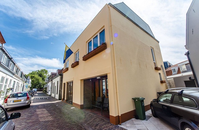 Soleado espacioso apartamento De Bijenkorf