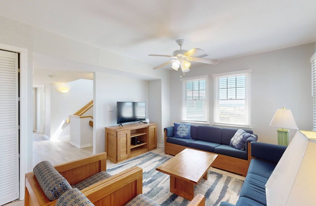 Sunny townhouse w/ ocean view, private W/D, central AC, and pool access