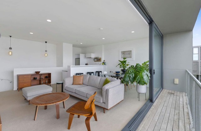 Casa soleada con vistas a la ciudad