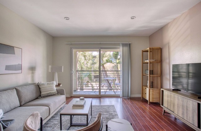 Sunny Woodland Hills 1BR w/ Pool & Gym, nr Warner Center, by Blueground