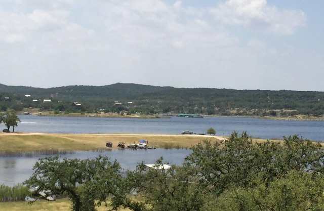 Sunset Cove Lakehouse 4-bedroom House with Views Closest to the Park - Boat Ramp