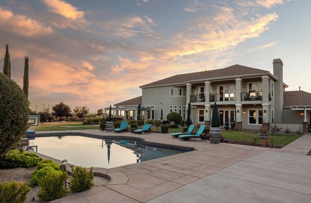 Sunset Manor: Upscale Estate in Temecula Wine Country