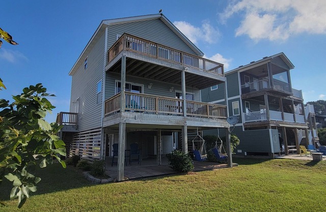 4-bedroom house in lovely Kill Devil Hills with boat dock!