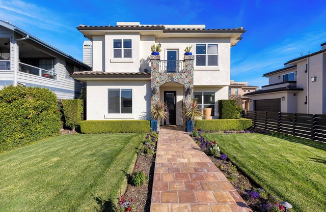 Sunset Serenity by AvantStay | Rooftop w/ Hot Tub & Fire Pit, 3 Blocks to Beach!