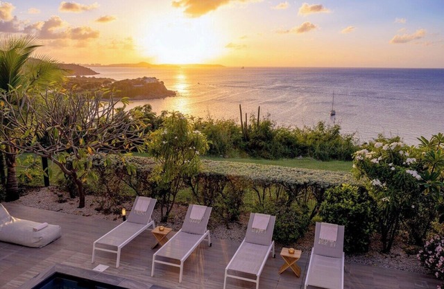 Sunset view, beach walk, heated pool