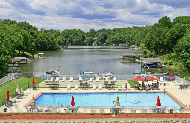 ESPECIAL -Pristine Waterfront Penthouse Condo en SML- Disponible en el sitio de deslizamiento del barco