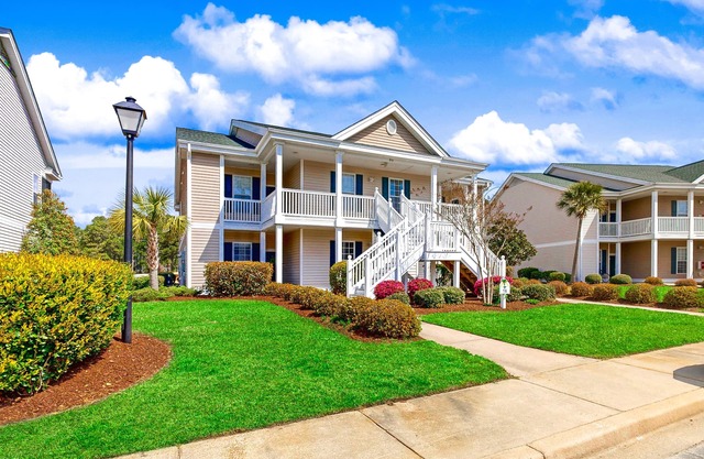 Sunset Village top-floor end unit with golf & pond views, pools & hot tub