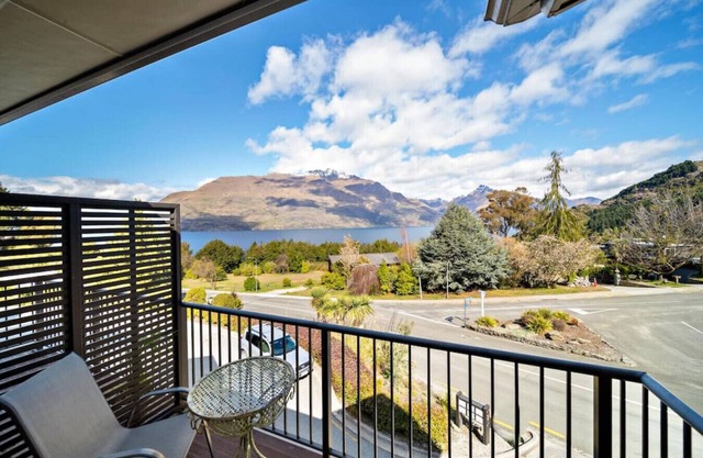 Sunshine Bay Escape - Close to Queenstown