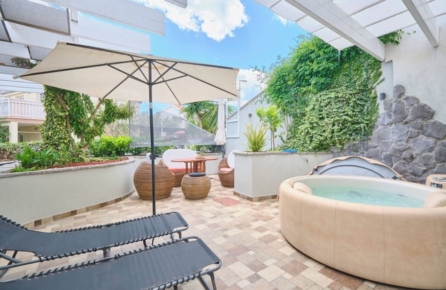 Sunshine Suite #1