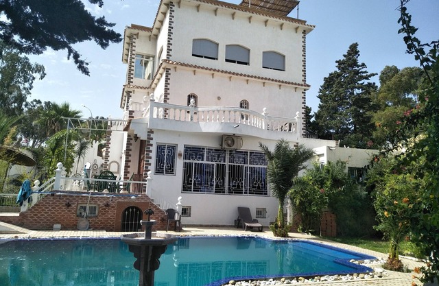 Magnífica habitación para 5 personas con piscina en Tánger