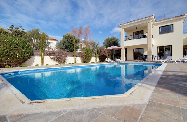 Súper villa de 3 dormitorios con piscina privada y vistas al mar a tan gran ubicación!