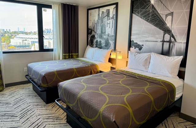 Super 8 By Wyndham Bronx Near Stadium
