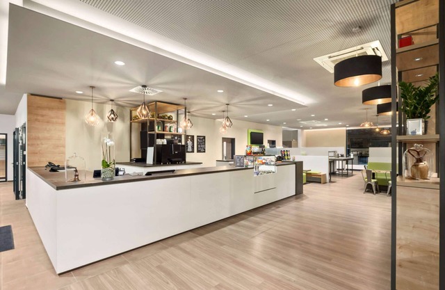 Super 8 by Wyndham Munich City North