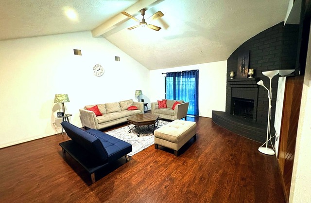 Super Cozy 4 Bedroom by Premier Host - Sleeps 10