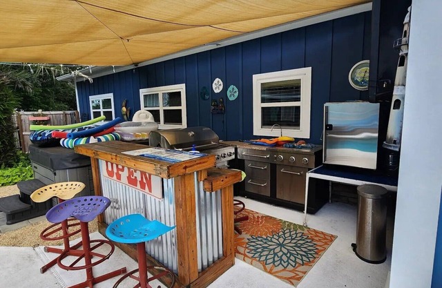Super Cozy Private Pool House!! Perfect for 2!